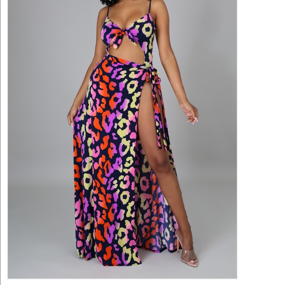 Two piece set
Stretch bodysuit
